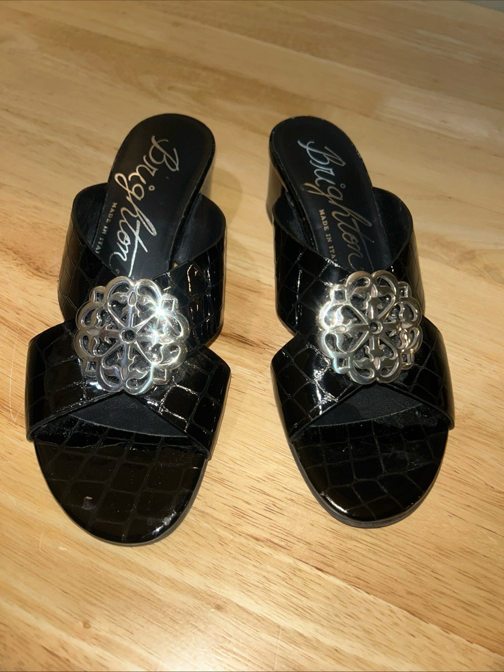 NWOB NEW BRIGHTON Alison Italy Croc Embossed Block Heel Sandals Patent Black 7 M